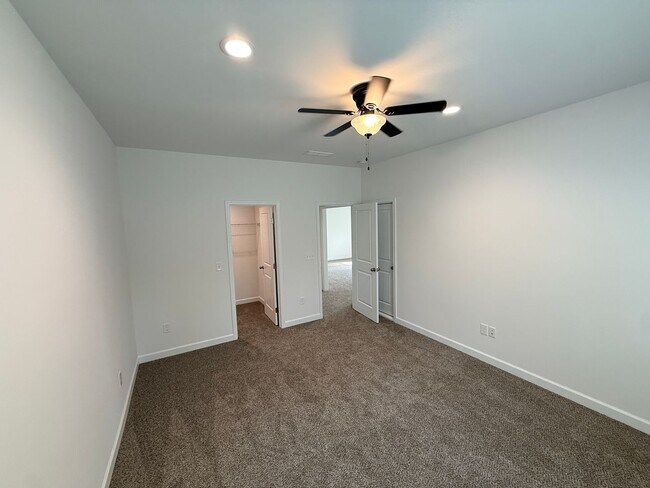 Building Photo - Beautiful New Home in georgous community