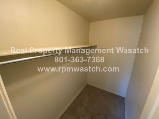 Building Photo - Come See This Great 2 Bedroom 1 Bath Condo In Salt Lake City!