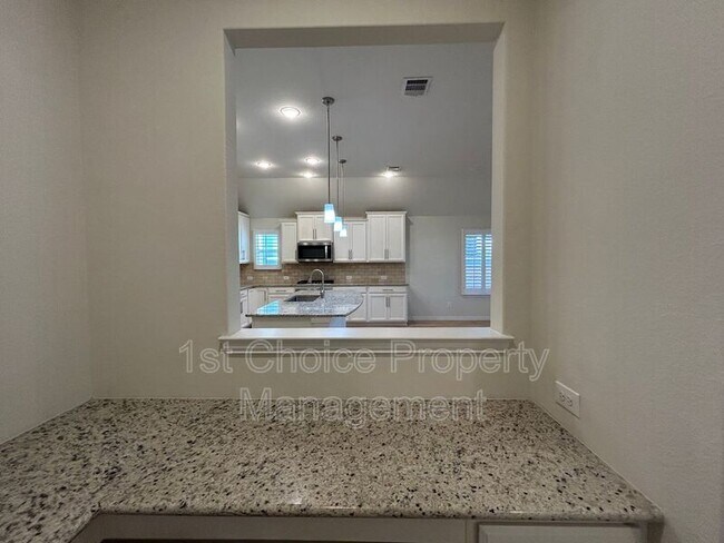 Building Photo - 952 Pinnacle Ridge Rd