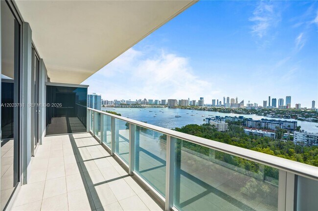 Building Photo - 16385 Biscayne Blvd