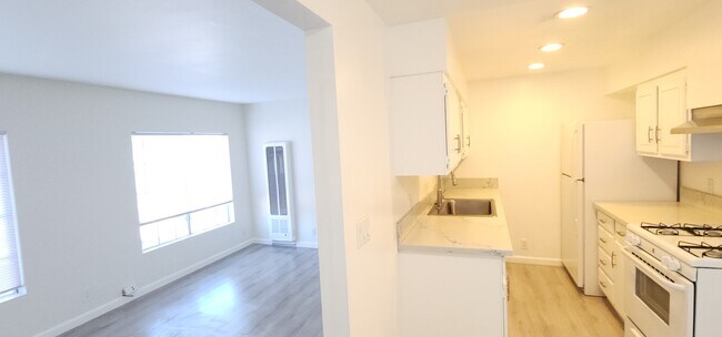 Building Photo - 544 Virginia St