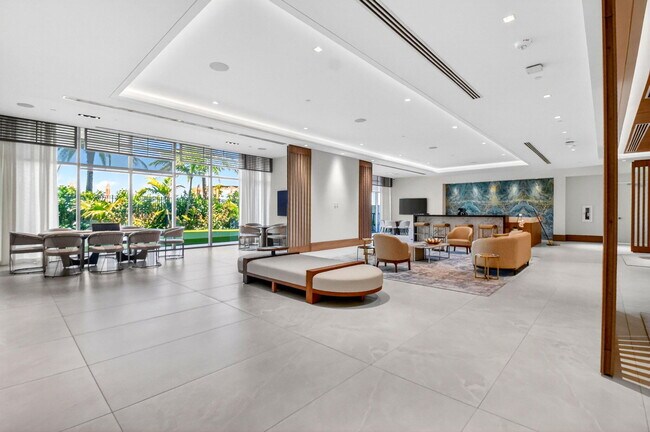 Building Photo - 220 Lake Shore Dr