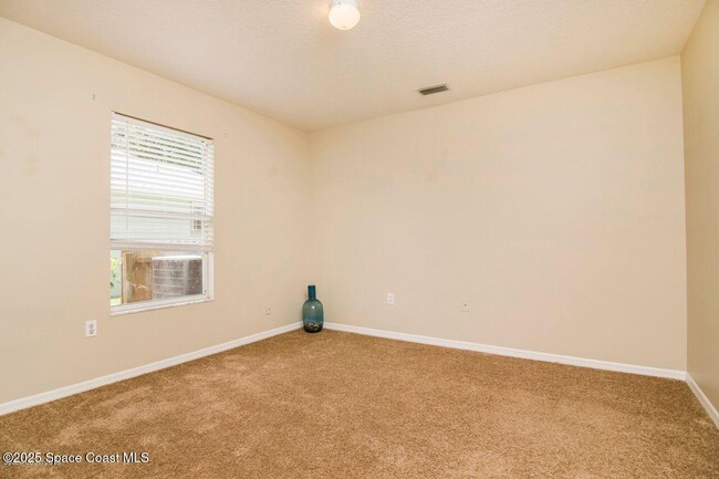 Building Photo - 2091 Lionel Dr