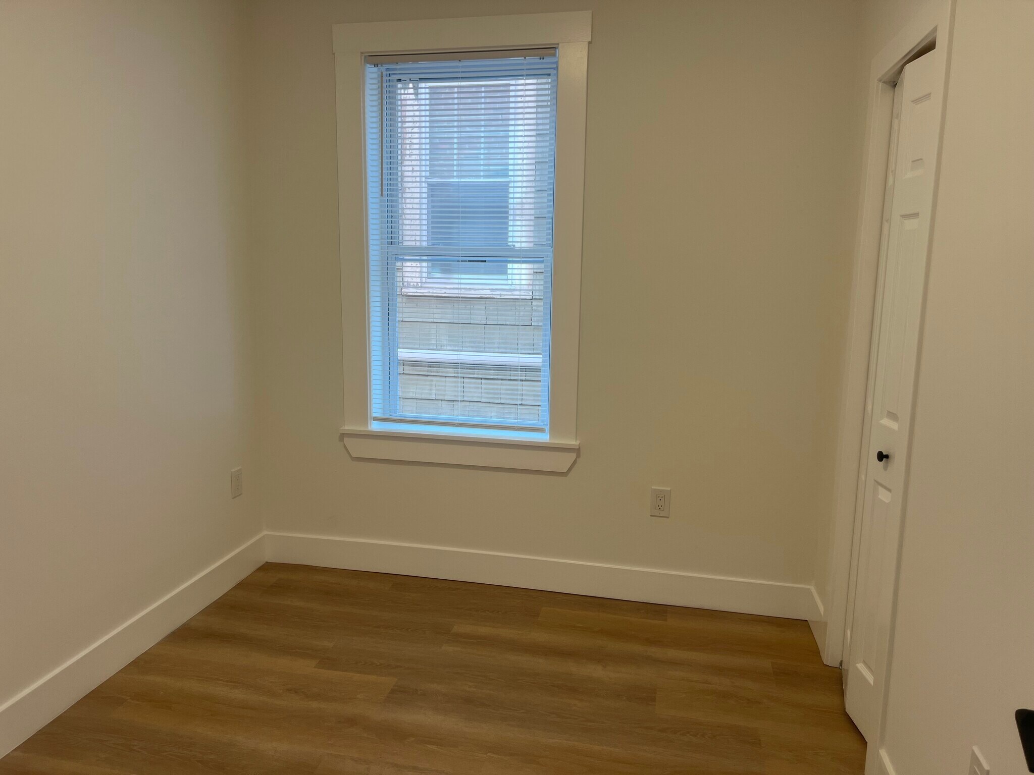 Building Photo - 10 Gates St