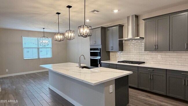 Building Photo - 15901 W El Cortez Pl