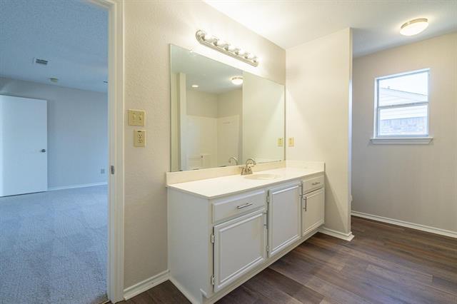 Building Photo - 2507 Meadowview Dr