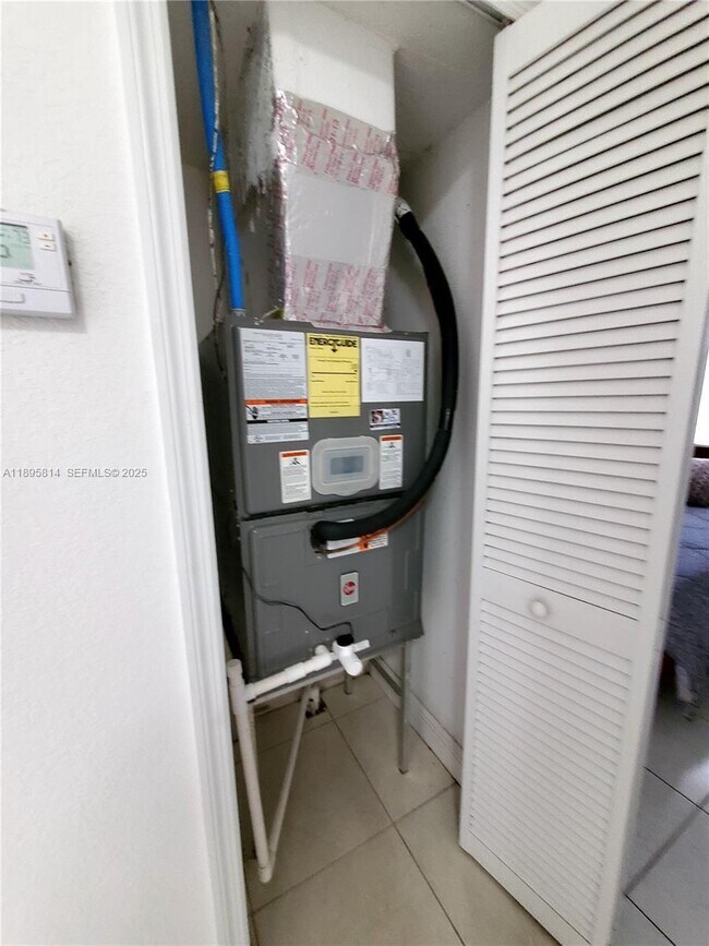 Building Photo - 9731 NW 10 Terrace