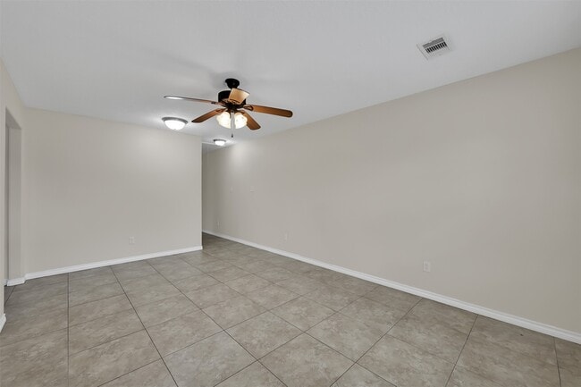 Building Photo - 170 S Bend Dr