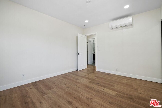 Building Photo - 21009 Saticoy St