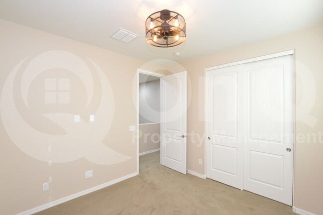 Building Photo - 1522 E Hummingbird Way