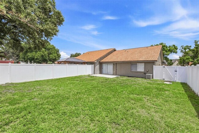 Building Photo - 3257 Laurel Dale Dr