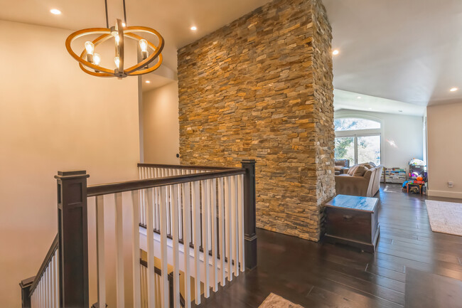 Building Photo - 30 Castlewood Dr