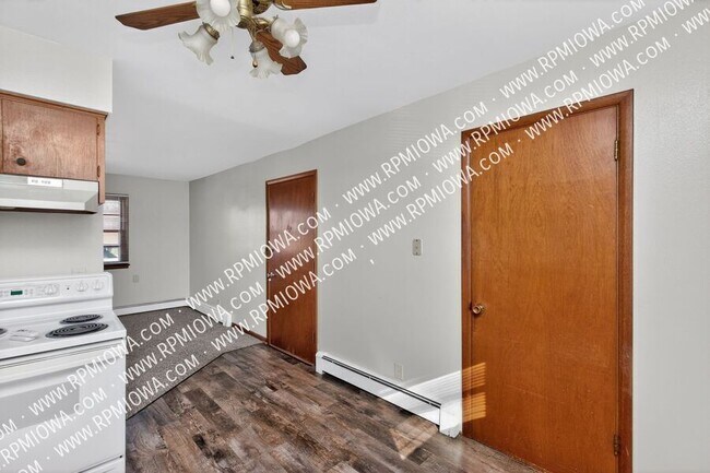 Building Photo - 312 E 5th St