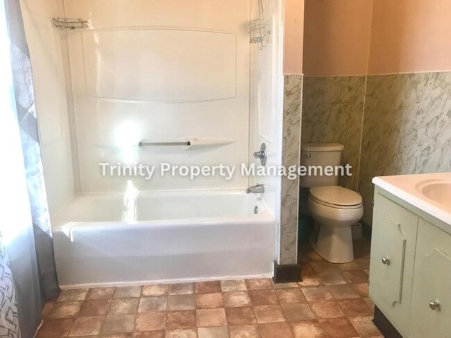 Building Photo - 1625 Hamill Ave