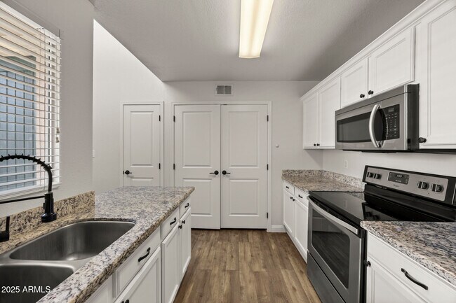 Building Photo - 11333 N 92nd St