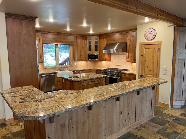 Kitchen 1 - 2557 Lower Lando Ln