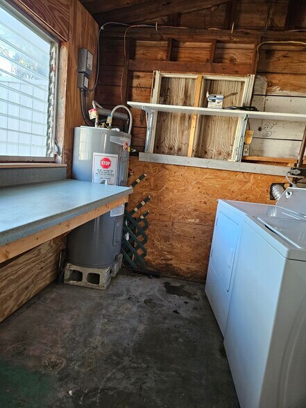 Laundry room - 1363 Tioga Ave