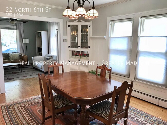 Building Photo - Updated 3 bedroom plus Den house near East...