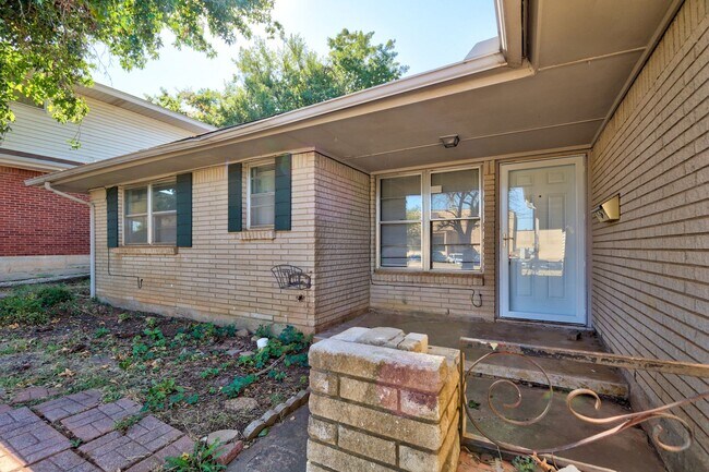 Building Photo - 3 Bed 2 Bath in Del City- Judy Dr is back!