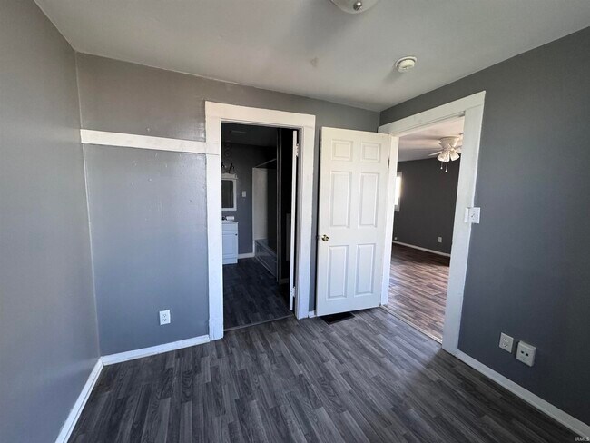 Building Photo - 401 N Monroe St