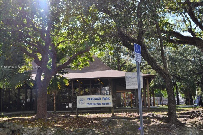 Building Photo - 2630 SW 28th St