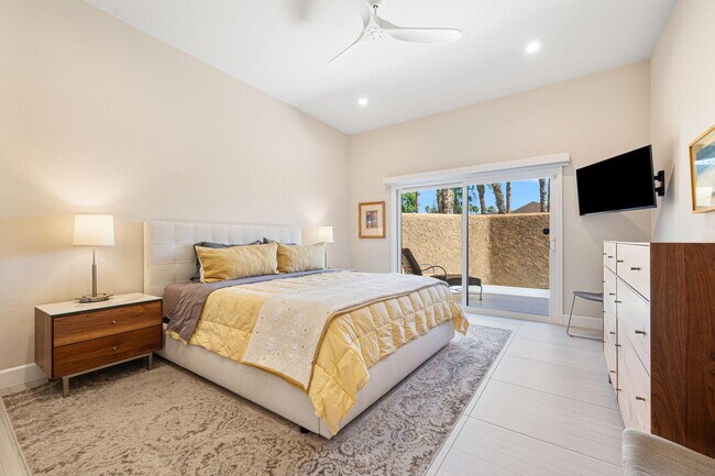 Building Photo - 49069 Mariposa Dr