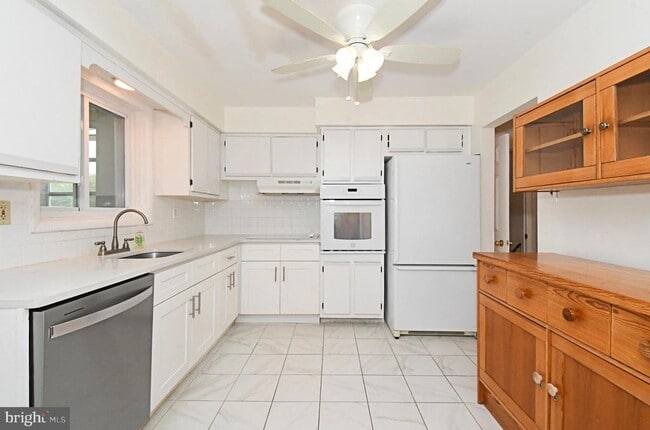 Building Photo - 559 General Muhlenberg Rd