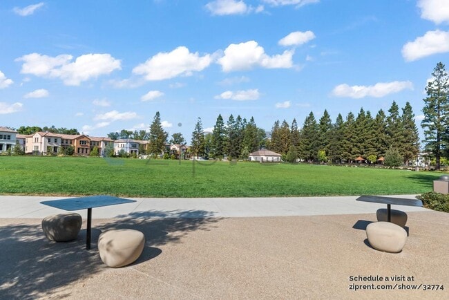 Building Photo - 929 Glen Valley Terrace