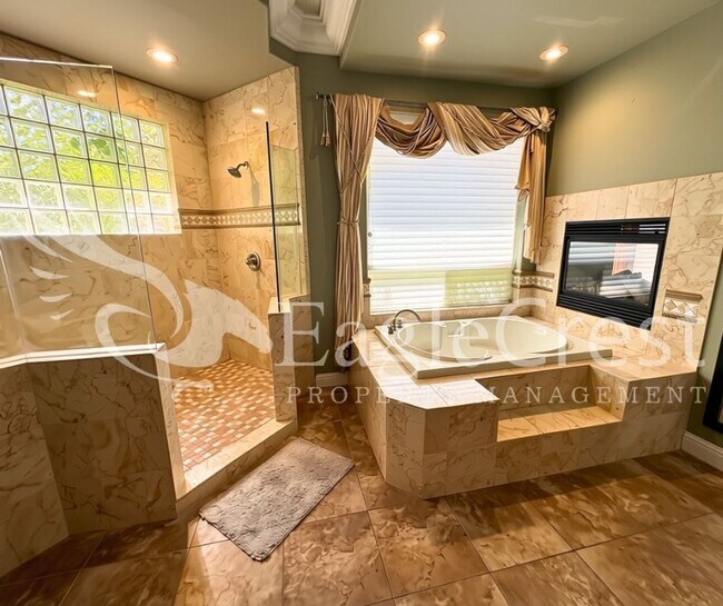 Building Photo - Luxury Bella Terra Estate with Mountain & Vineyard Views