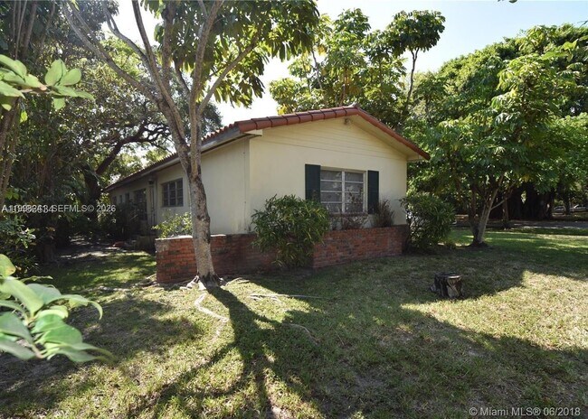 Building Photo - 800 Andalusia Ave