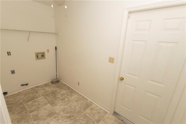 Building Photo - 118 Everest Dr