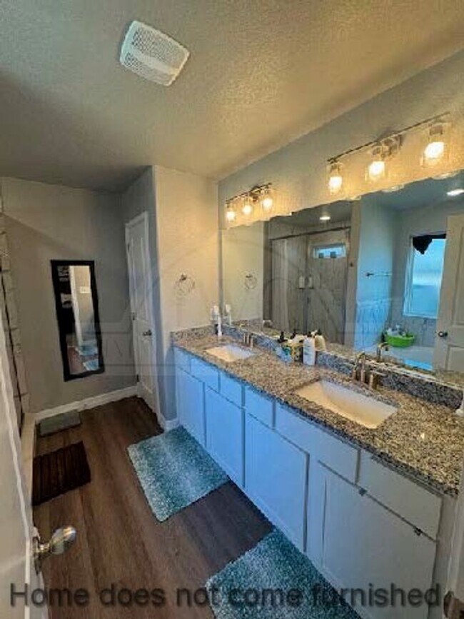 Building Photo - 907 Holliday Dr
