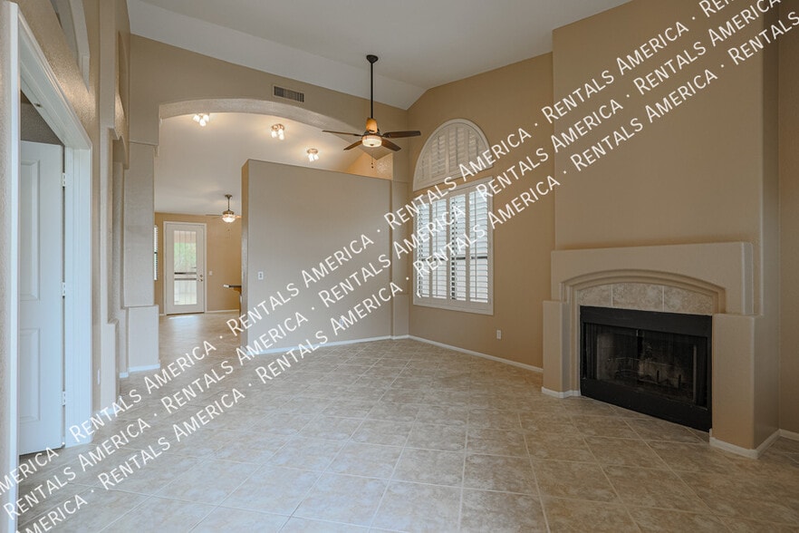 Building Photo - 263 E Ashurst Dr