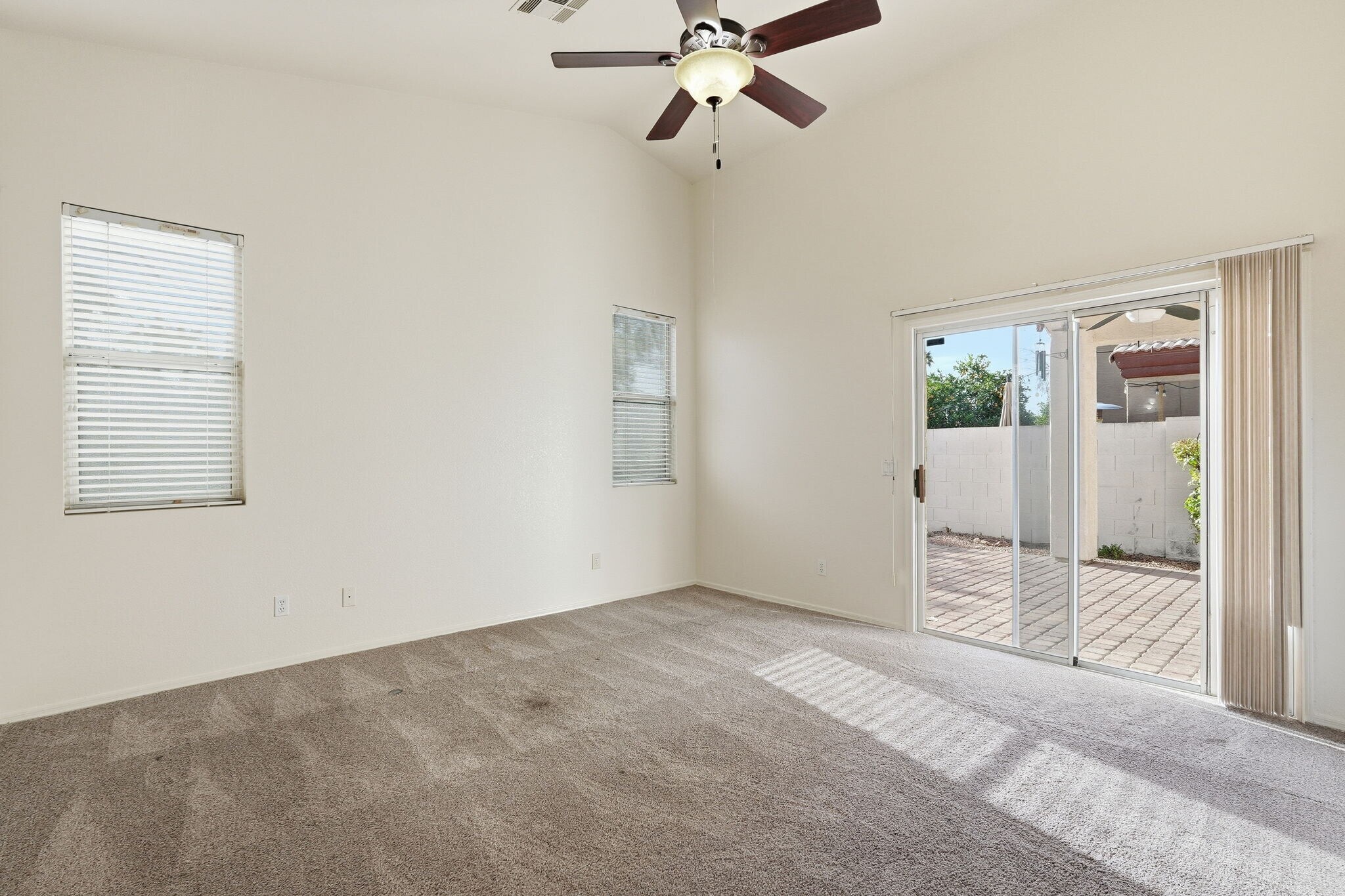 Building Photo - 2059 E Huron Ct