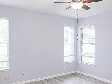 Building Photo - Welcome to this beautifully maintained home in the highly sought-after Creekwood neighborhood, wh...