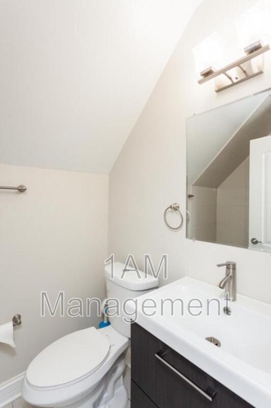 Building Photo - 3242 N Ridgeway Ave