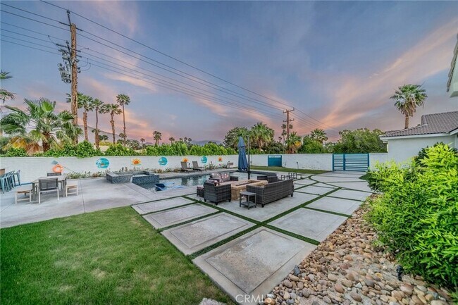Building Photo - 2932 N Sunrise Way