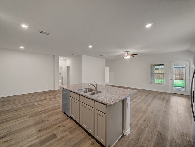 Building Photo - 9733 Tinsley St