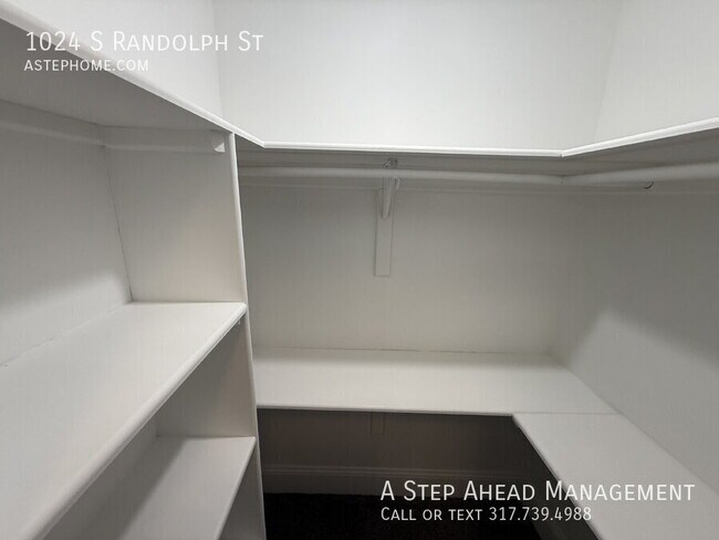 Building Photo - 1024 S Randolph St