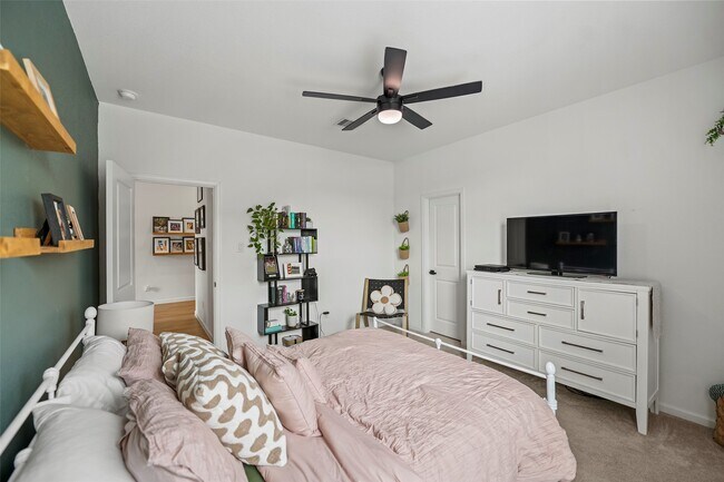 Building Photo - 29003 Spicewood Vly Dr