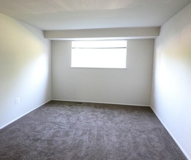 Master bedroom - 1663 N Forest Park Ave
