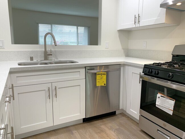 Building Photo - 9836 Snowmass Dr