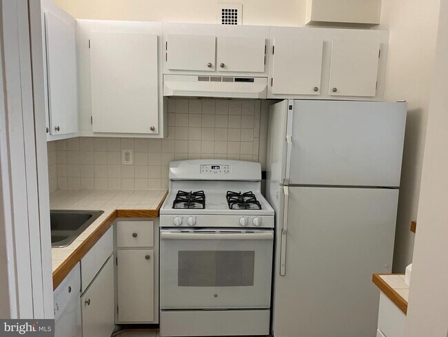 Building Photo - 4515 Willard Ave