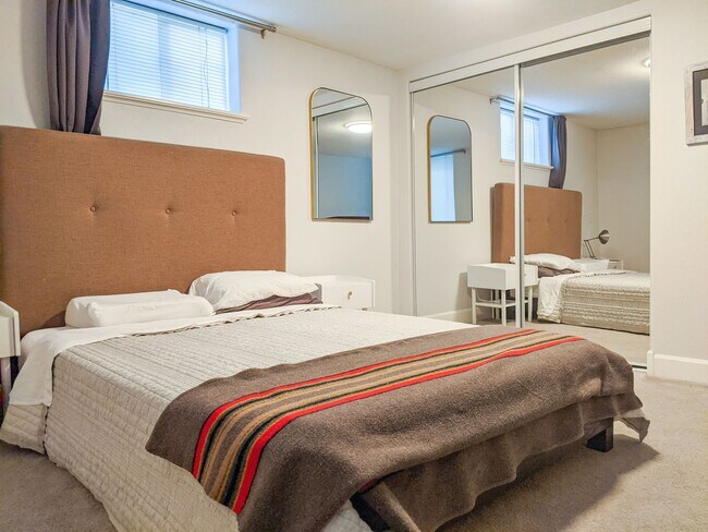 Building Photo - Furnished NW Alphabet district ground leve...