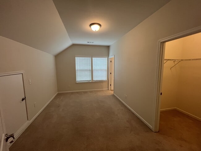 Building Photo - 447 Warren Hill Dr