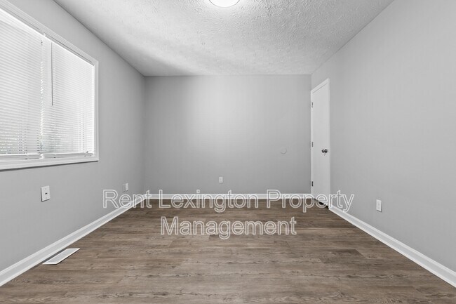 Building Photo - 1649 Foxhaven Dr