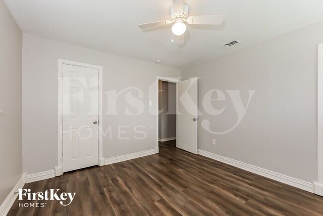 Building Photo - 5932 Lalagray Ln