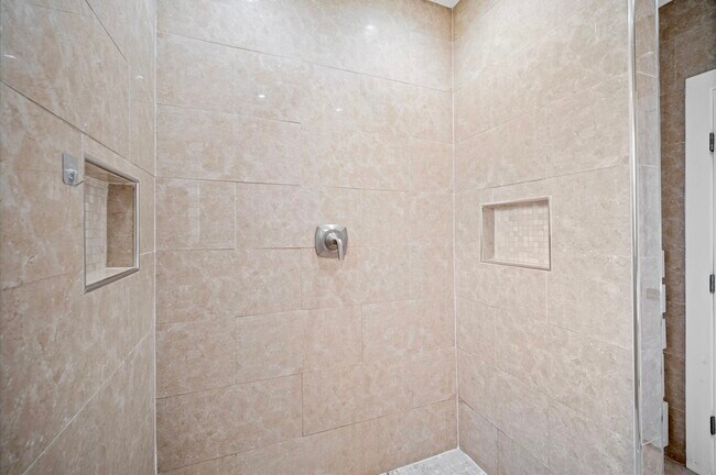 Building Photo - 12430 Pecan Ct