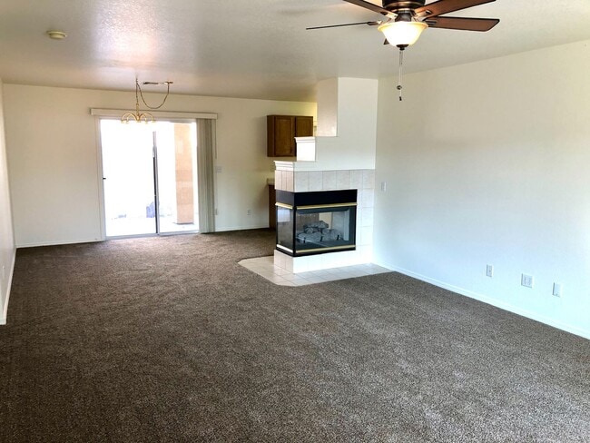 Building Photo - Beautiful 2 Bedroom, 2 bathroom Home in El Camino Village!