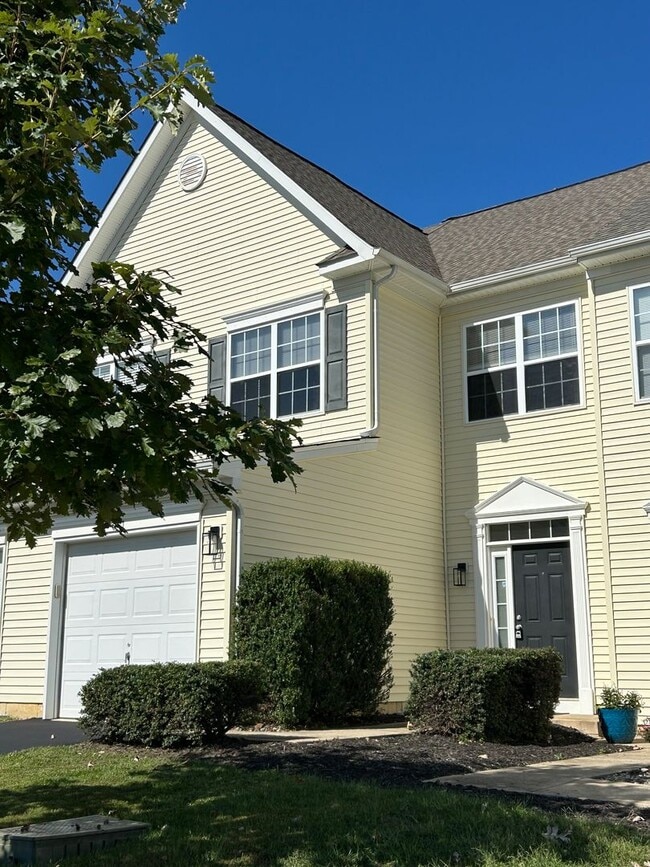 Building Photo - 941 Lansdowne Rd